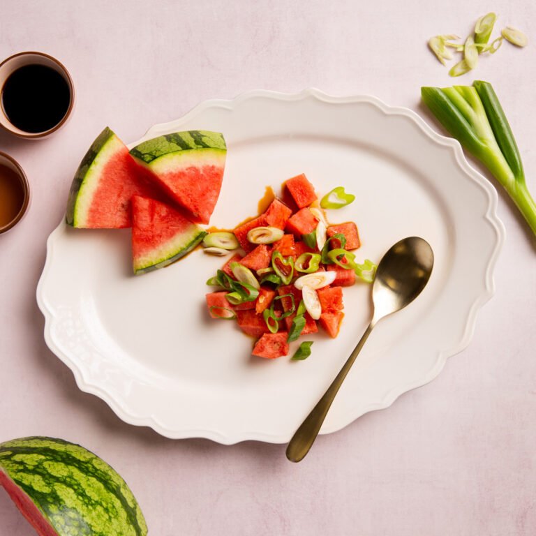 Vegetarische poké bowl met watermeloen