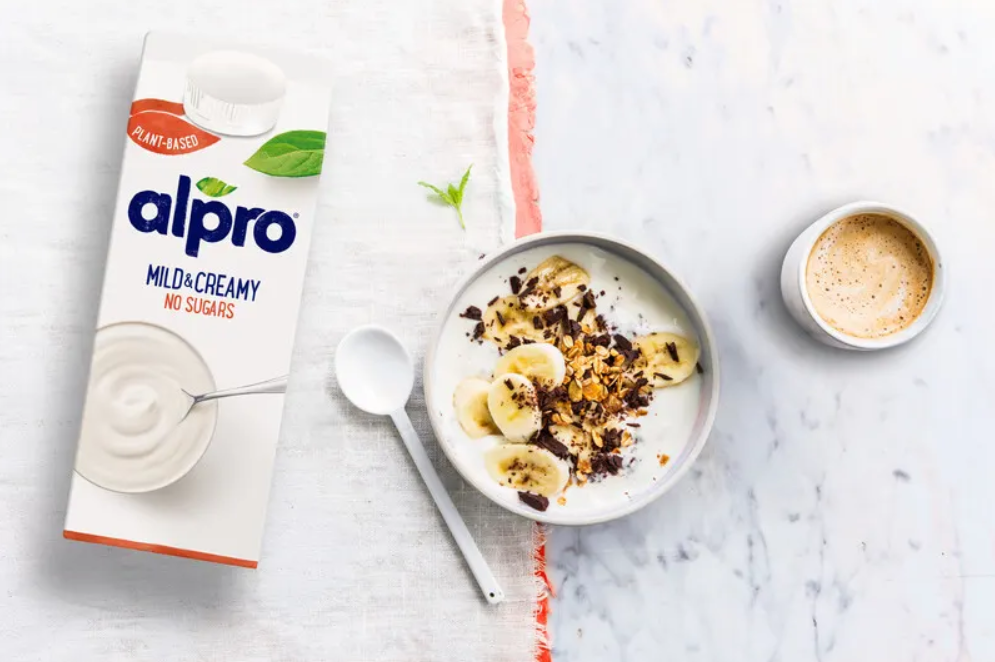 Alpro Breakfast Bowl Met Pure Chocolade Granola En Banaan