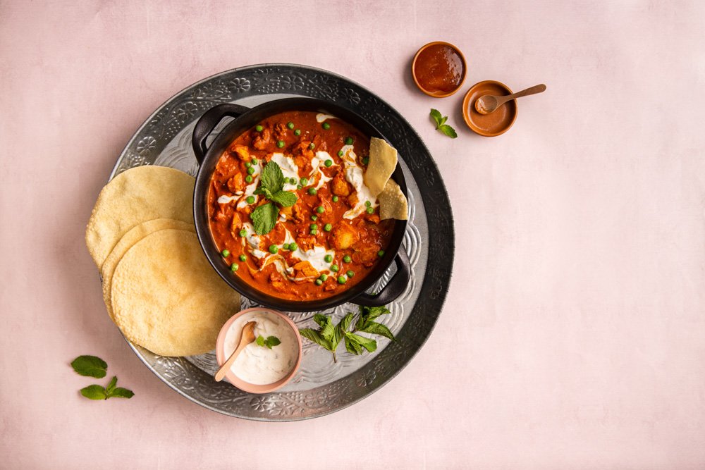 Indiase curry met papadums en raïta