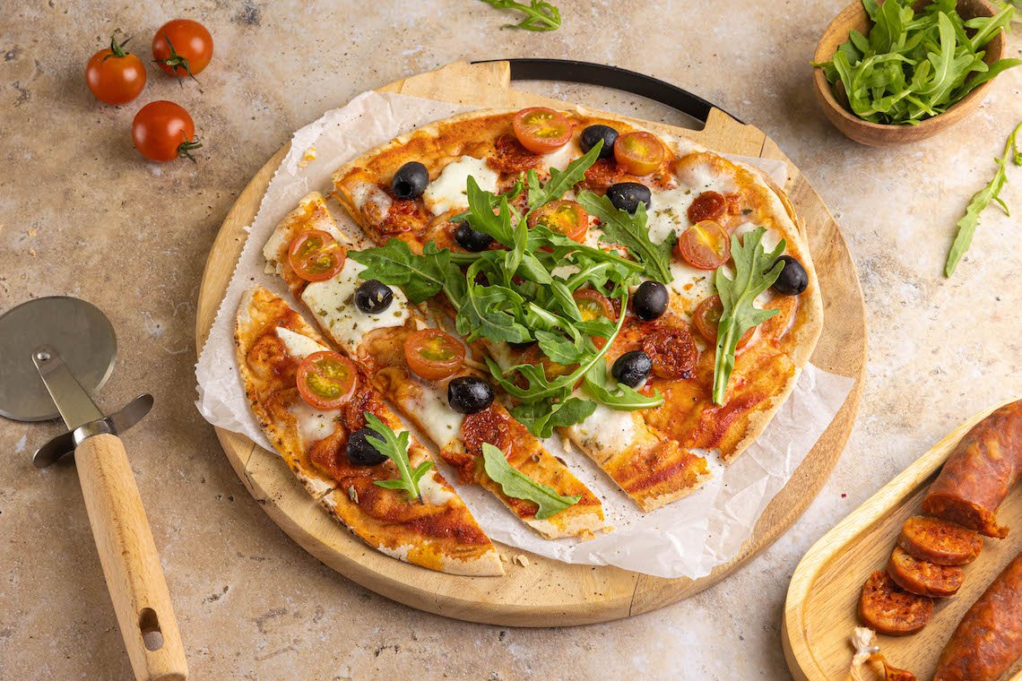 Flatbread pizza’s met chorizo