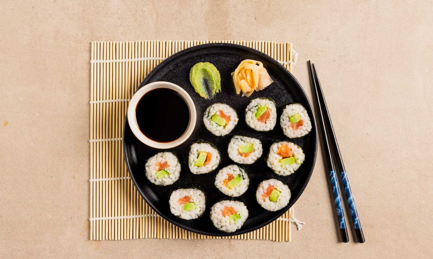 Maki avocado met zalm - Eatertainment