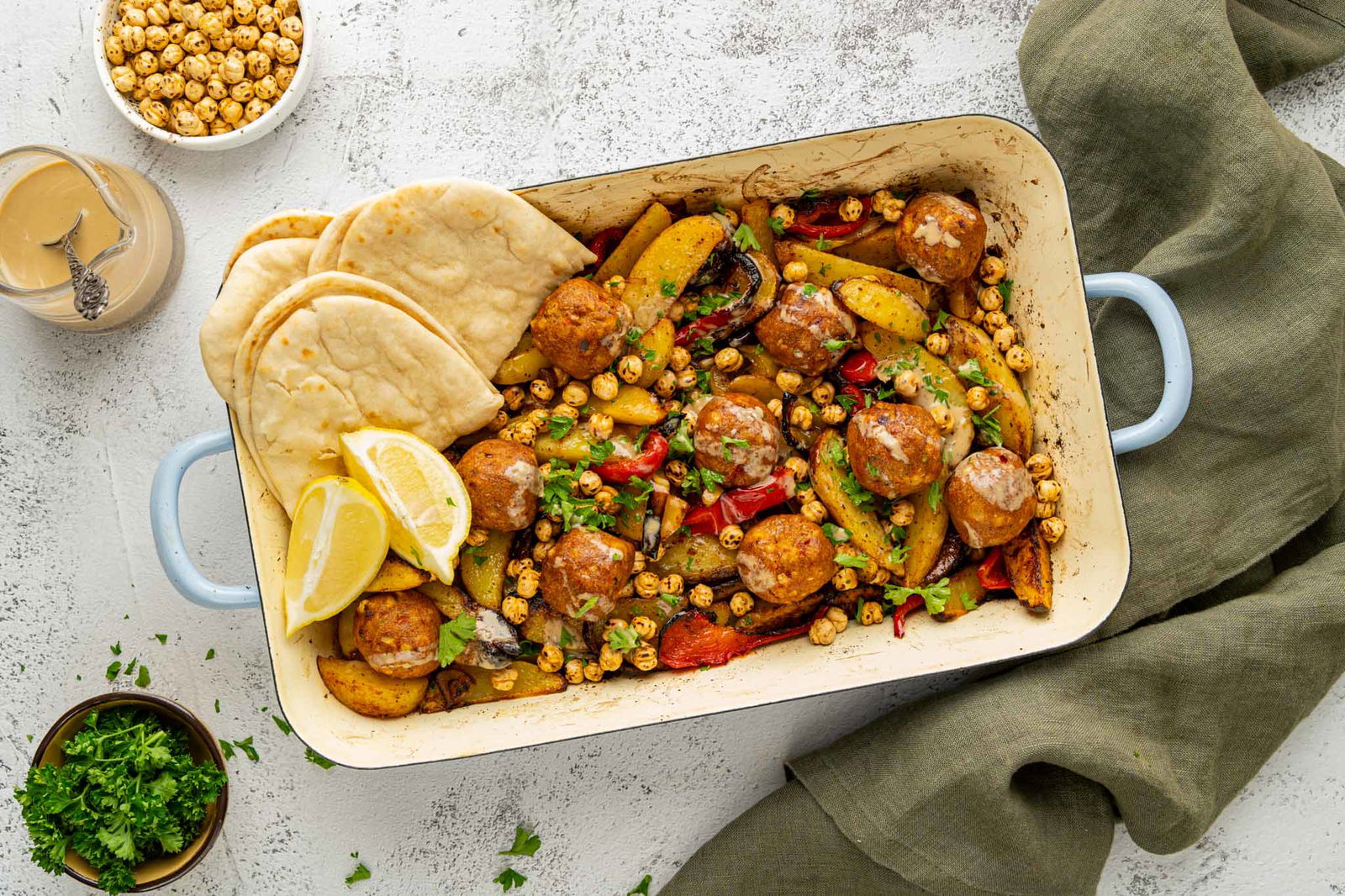 Traybake Met Falafel, Kikkererwten En Flatbread