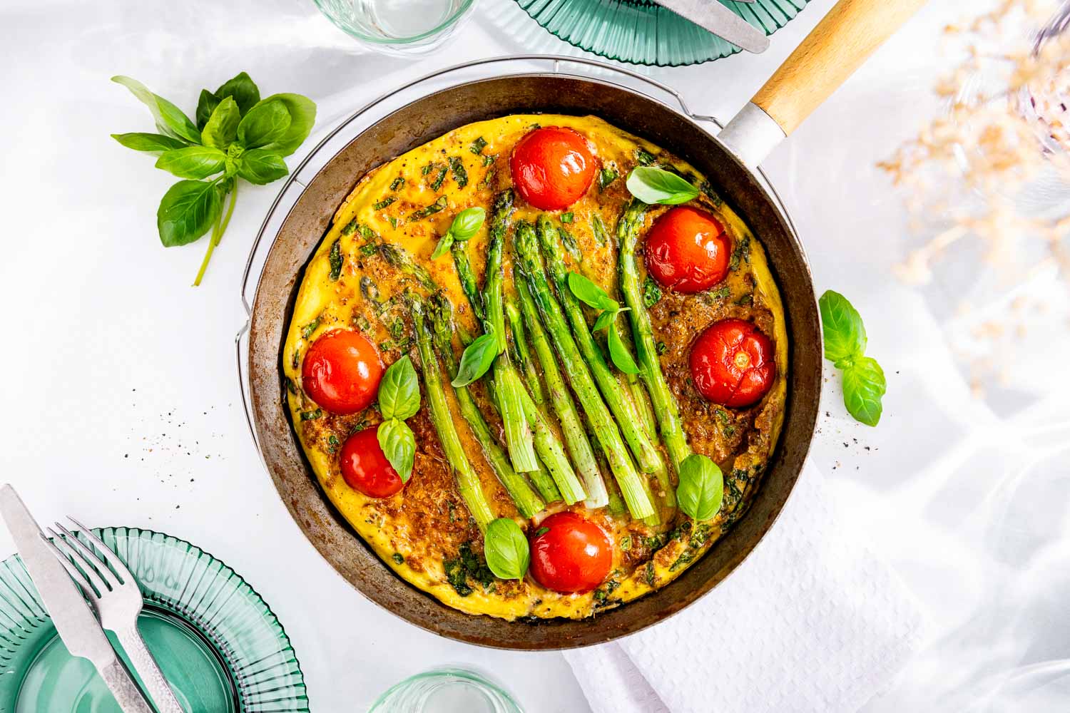 KNEED & KLAAR PEULGEHAKT Klassiek Gekruid Frittata Met Groene Asperges En Peulgehakt 02