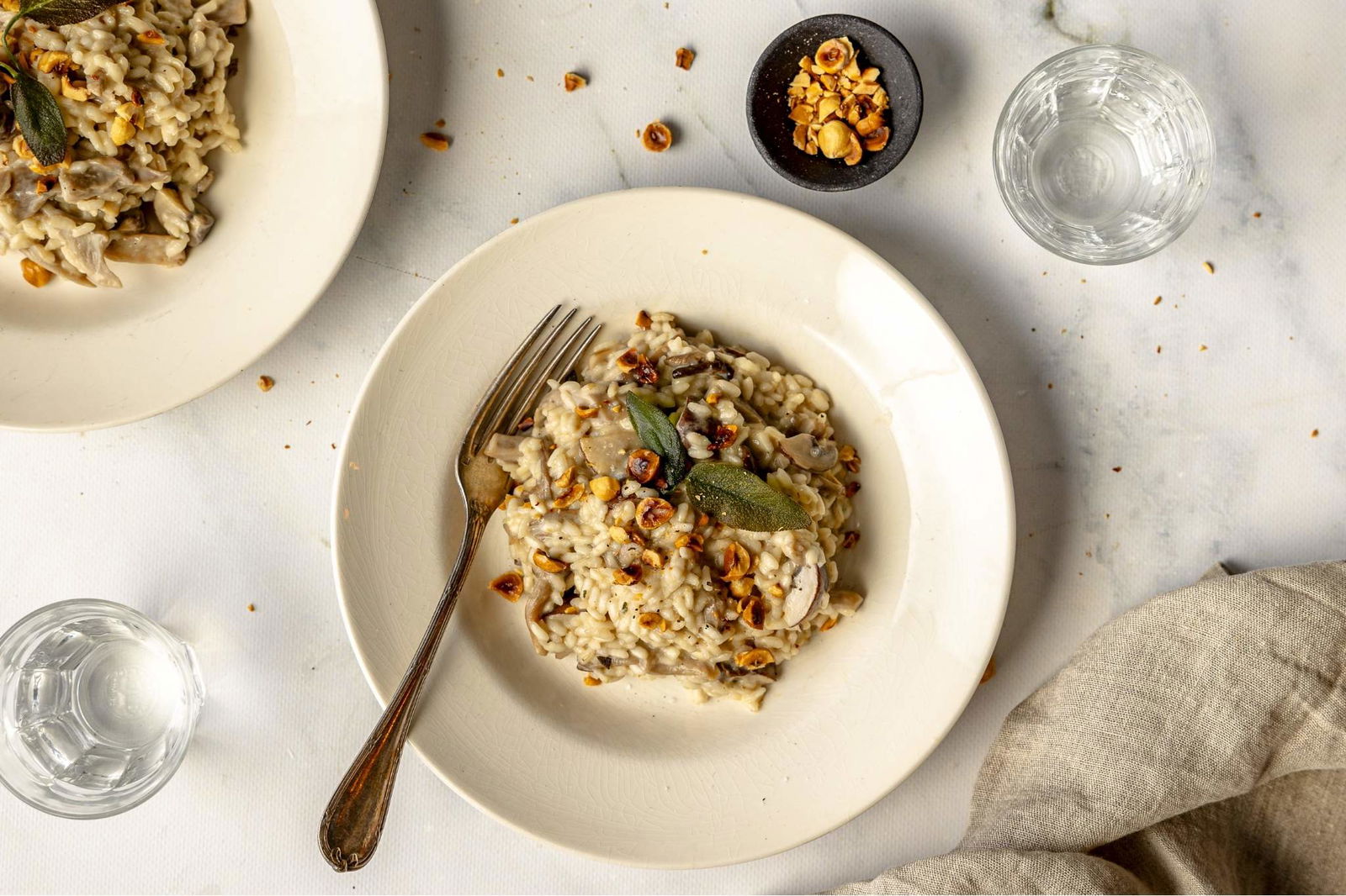 Hollandse Bospaddenstoelen Risotto Met Geroosterde Hazelnoot En Salie